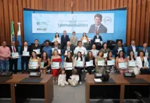 Presidida pelo Professor Rinaldo, sessão homenageia os farmacêuticos do Estado