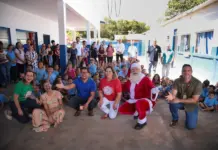 Crianças de Emei no Bairro Los Angeles recebem presentes de parceria solidária da Câmara e Correios