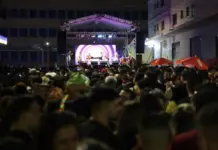 Primeiro dia de carnaval em Campo Grande foi marcado pela presença de 20 mil foliões