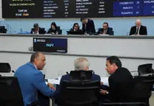 Vereadores aprovam projetos sobre multas de trânsito e ampliação de transparência