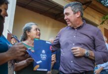 Riedel entrega títulos de regularização fundiária no Nova Itamarati para 820 famílias