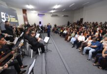 Banda Sinfônica Municipal comemora 50 anos com repertório especial e casa cheia