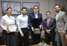 Papy entrega Moção de Congratulação a empresários e diretor de hospital da Capital