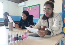 Semu qualifica 20 mulheres em curso de manicure