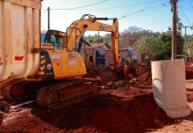 Prefeitura assina ordem de serviço para drenagem e asfalto no Santa Emília e Aquarius