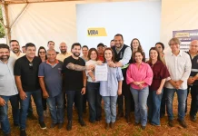 Prefeita Adriane Lopes assina ordem de serviço para obras de drenagem e asfalto no Santa Emília e Aquarius
