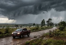 Frente fria avança por MS com chuva forte, rajadas acima de 80 km/h e queda de temperatura