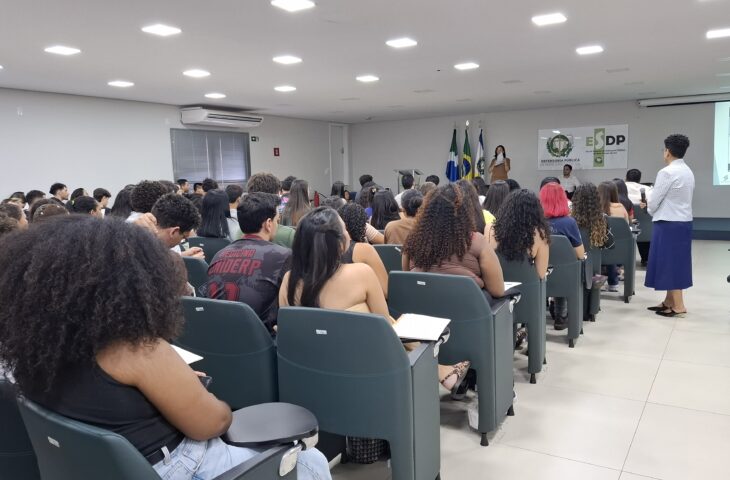 Governo convoca 165 estudantes para bolsa de estudo de 1 salário mínimo
