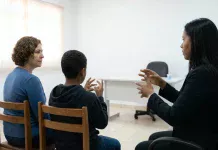 Depoimento especial garante acessibilidade e proteção a adolescente surdo em Chapadão do Sul