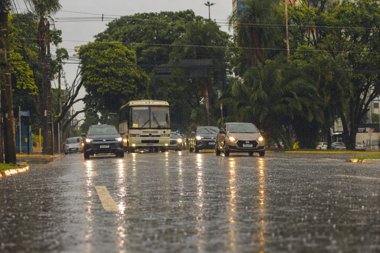 Defesa civil emite alerta amarelo para risco de temporais